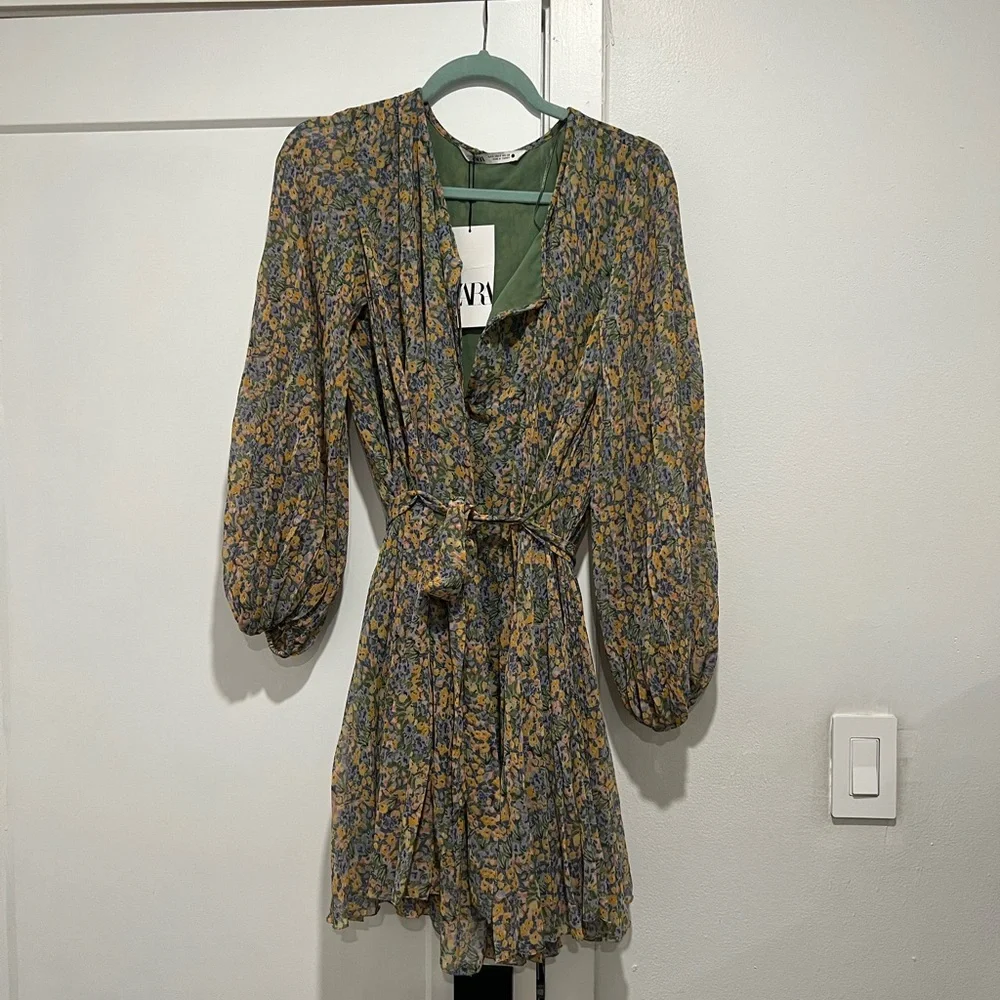 Zara- Printed Pleated mini dress - Picture 4 of 9